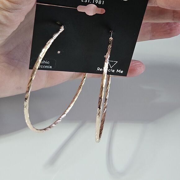 **Last Chance!! Final Sale** Guess Rose Gold Tone Twisted Round Hoops 2.5” - Picture 2 of 10
